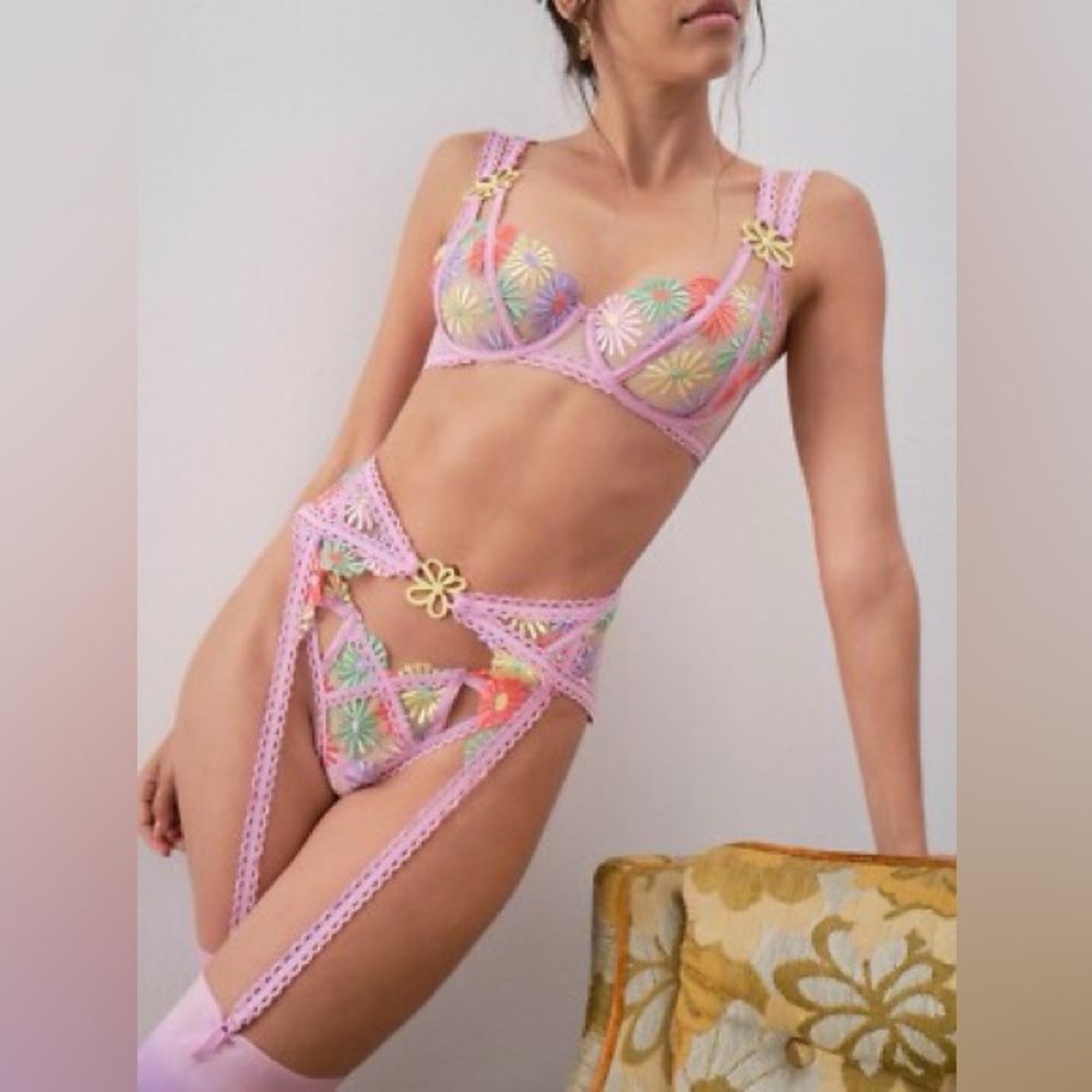 NWT For Love & Lemons Pink Floral Embroidered Bikini Panty 3 pc Set - Small